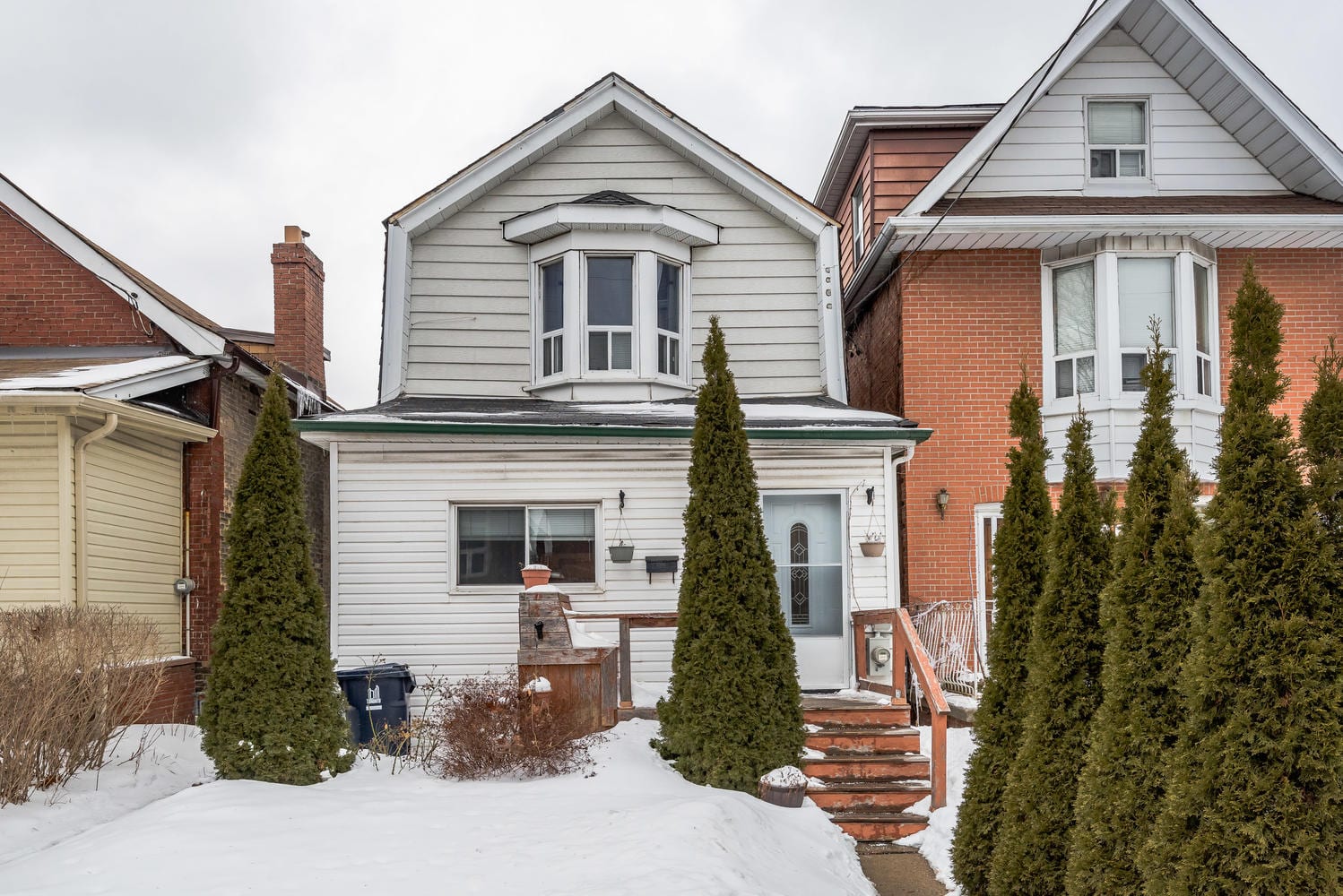 104 Kenwood Ave. The Josie Stern Team